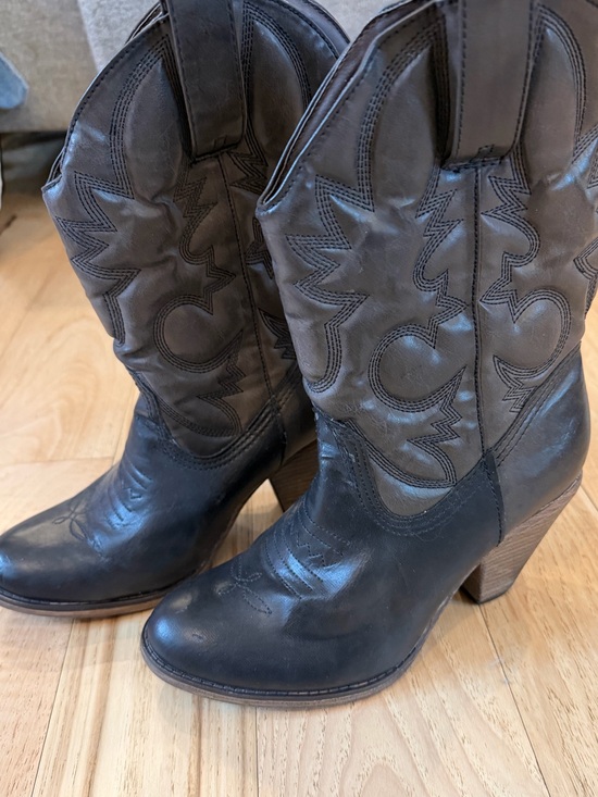 MIA Shoes - MIA cowboy boots size 8.5